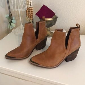 Tan, cowboy style, cutout ankle boots